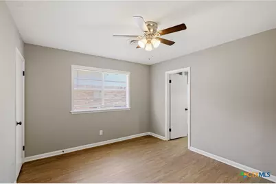 405 Hampshire Street, Victoria, TX 77904 - Photo 13