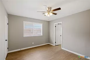 405 Hampshire St, Victoria, TX 77904 - Photo 13