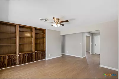 405 Hampshire Street, Victoria, TX 77904 - Photo 3