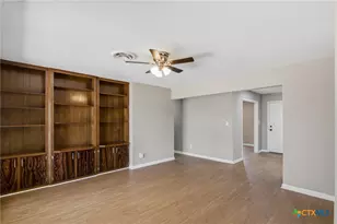 405 Hampshire St, Victoria, TX 77904 - Photo 3