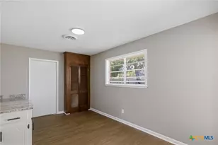 405 Hampshire St, Victoria, TX 77904 - Photo 11