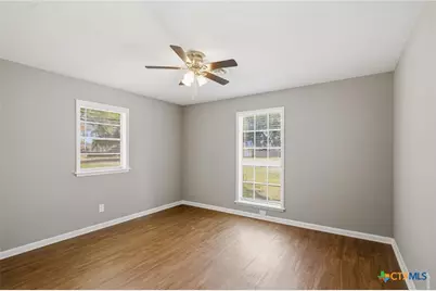 405 Hampshire Street, Victoria, TX 77904 - Photo 15