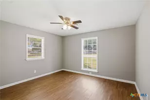 405 Hampshire St, Victoria, TX 77904 - Photo 15