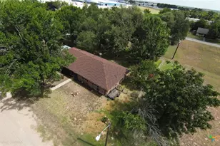 802 W 25th St, Cameron, TX 76520 - Photo 5