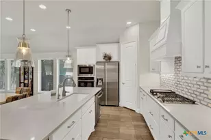 415 Bridle Trl, New Braunfels, TX 78132 - Photo 11
