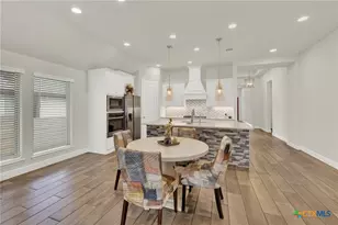 415 Bridle Trl, New Braunfels, TX 78132 - Photo 15
