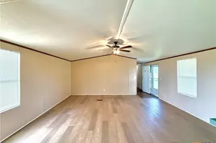 146 Lexie Ln, Victoria, TX 77905 - Photo 5