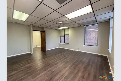 121 S Main Street, Victoria, TX 77901 - Photo 15
