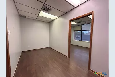 121 S Main Street, Victoria, TX 77901 - Photo 9