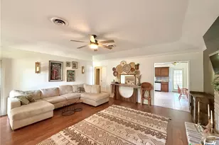505 Camelot Dr, Victoria, TX 77901 - Photo 3