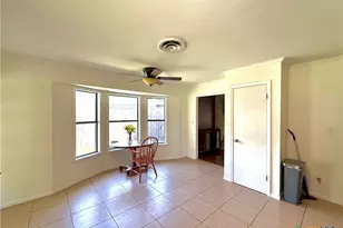 505 Camelot Dr, Victoria, TX 77901 - Photo 11