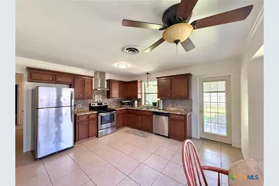 505 Camelot Drive, Victoria, TX 77901 - Photo 9