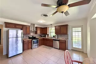 505 Camelot Dr, Victoria, TX 77901 - Photo 9