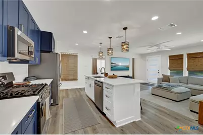 631 S Santa Clara Avenue, New Braunfels, TX 78130 - Photo 5