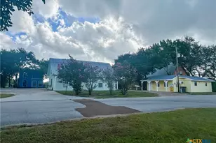 4802 Country Ln, Victoria, TX 77904 - Photo 1
