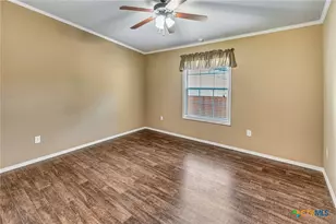 606 N Glendale St, Hallettsville, TX 77964 - Photo 27