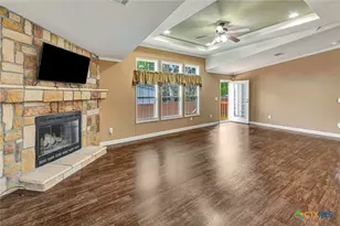 606 N Glendale St, Hallettsville, TX 77964 - Photo 9
