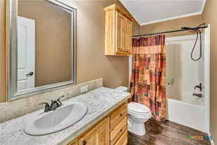 606 N Glendale St, Hallettsville, TX 77964 - Photo 25