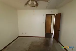 525 Co Rd 214, Jonesboro, TX 76538 - Photo 23