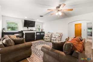 405 Downing St, Belton, TX 76513 - Photo 9