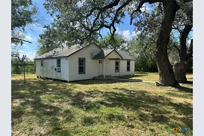1515 Wright Street, Goliad, TX 77963 - Photo 9