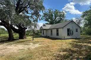 1515 Wright St, Goliad, TX 77963 - Photo 3