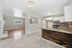 1032 S Mesquite Ave, New Braunfels, TX 78130 - Photo 13