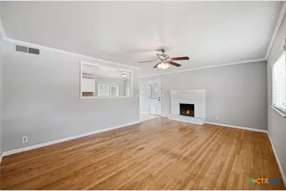 1032 S Mesquite Avenue, New Braunfels, TX 78130 - Photo 5