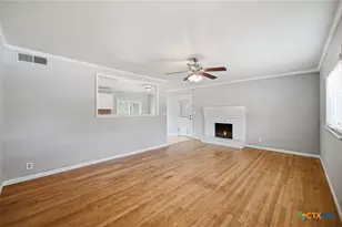 1032 S Mesquite Ave, New Braunfels, TX 78130 - Photo 5