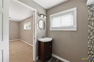 1032 S Mesquite Ave, New Braunfels, TX 78130 - Photo 23