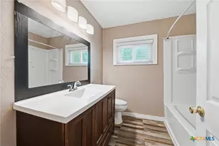 1032 S Mesquite Ave, New Braunfels, TX 78130 - Photo 17