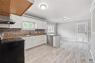 1032 S Mesquite Ave, New Braunfels, TX 78130 - Photo 15
