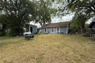 307 W Newman St, Cuero, TX 77954 - Photo 17