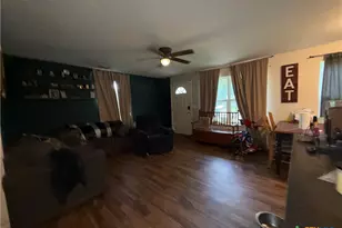 307 W Newman St, Cuero, TX 77954 - Photo 5