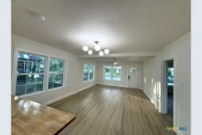 621 E Gonzales Street, Seguin, TX 78155 - Photo 5
