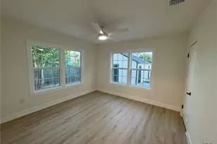 621 E Gonzales St, Seguin, TX 78155 - Photo 7