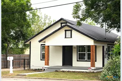 621 E Gonzales Street, Seguin, TX 78155 - Photo 1