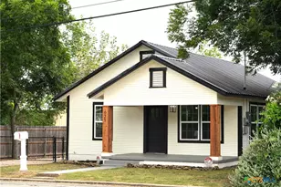 621 E Gonzales St, Seguin, TX 78155 - Photo 1