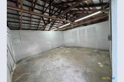 621 E Gonzales Street, Seguin, TX 78155 - Photo 11