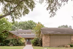 402 Chimney Rock Dr, Victoria, TX 77904 - Photo 1