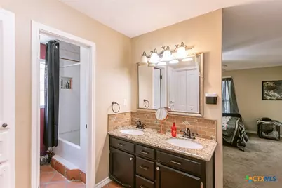 402 Chimney Rock Drive, Victoria, TX 77904 - Photo 19