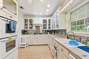 205 N Ave E, Elgin, TX 78621 - Photo 5