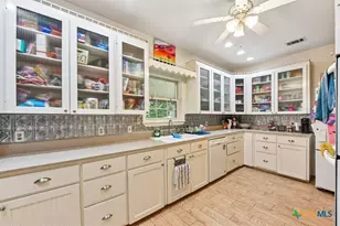 205 N Ave E, Elgin, TX 78621 - Photo 7