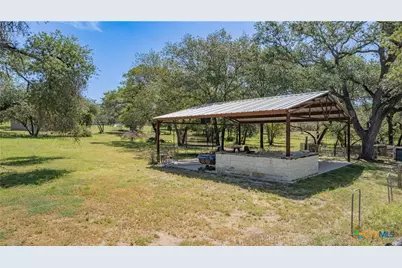 727 Eagle Creek Drive, Floresville, TX 78114 - Photo 9