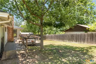 102 Chaparral St, San Marcos, TX 78666 - Photo 25