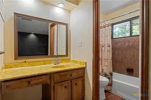 102 Chaparral St, San Marcos, TX 78666 - Photo 15