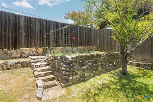 102 Chaparral St, San Marcos, TX 78666 - Photo 27