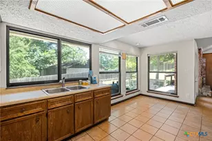 102 Chaparral St, San Marcos, TX 78666 - Photo 11