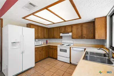 102 Chaparral Street, San Marcos, TX 78666 - Photo 9