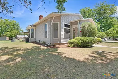 107 E 2nd Street, Lampasas, TX 76550 - Photo 5
